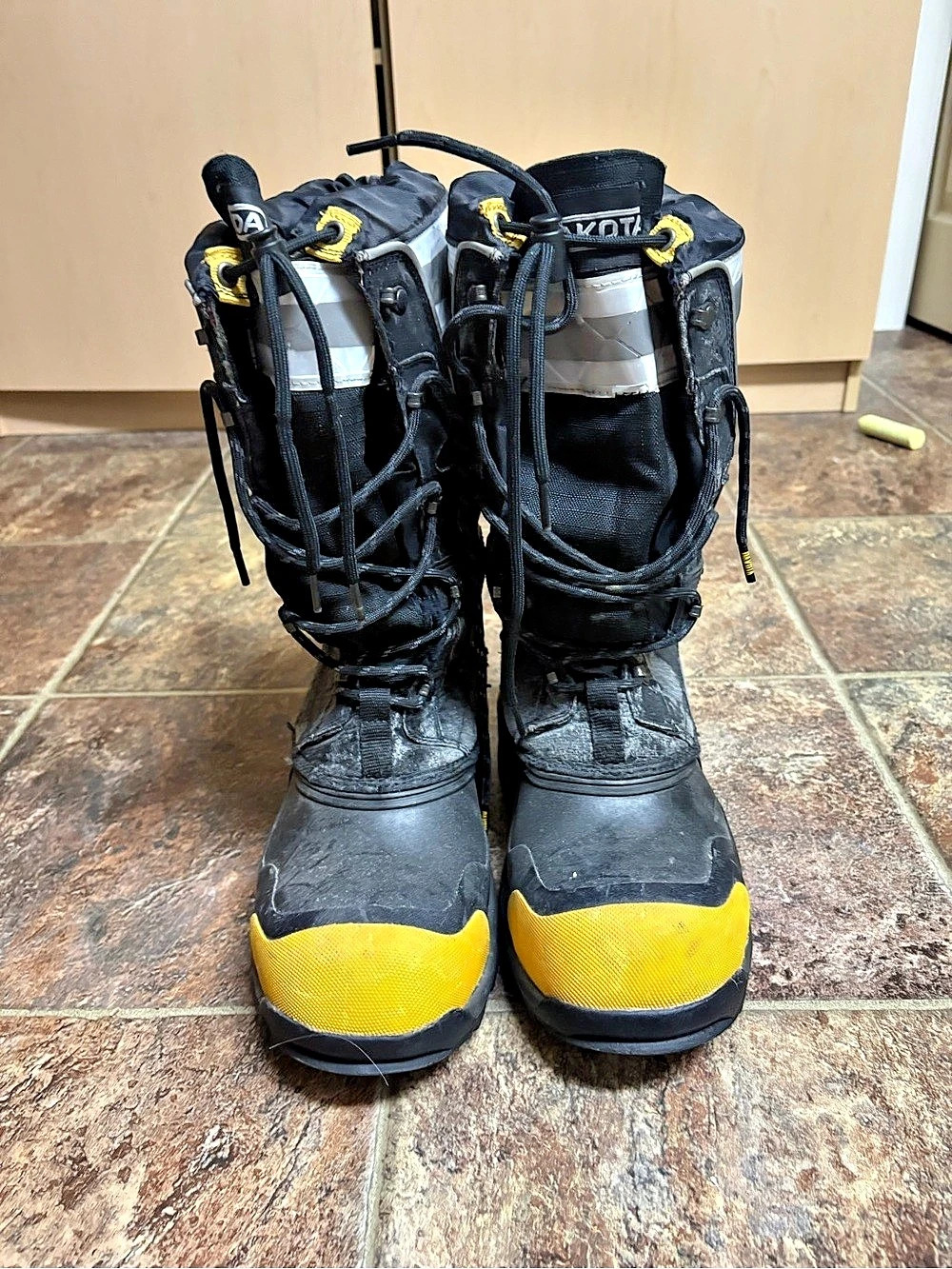 Dakota T-Max Steel Toed Winter Boots Black & Yellow Men’s US 8